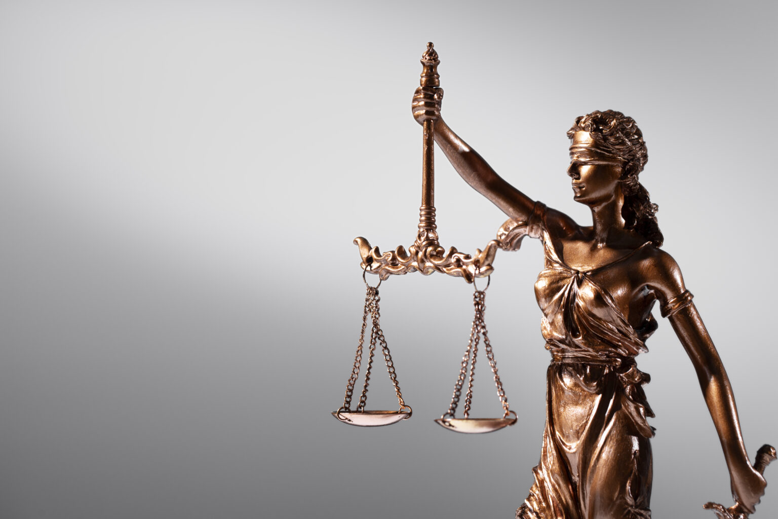 natureza-morta-com-a-balanca-da-justica